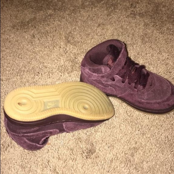 Kids Nike’s - Picture 3 of 4